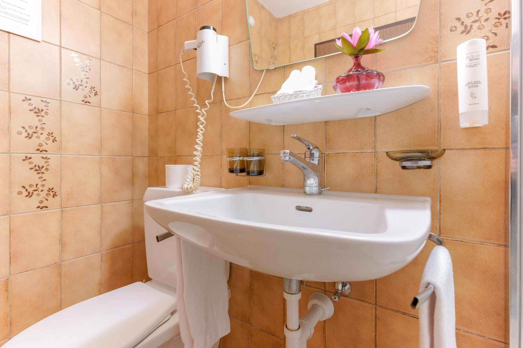Hotel Du Grand-Pre Marly-le-Grand Екстериор снимка